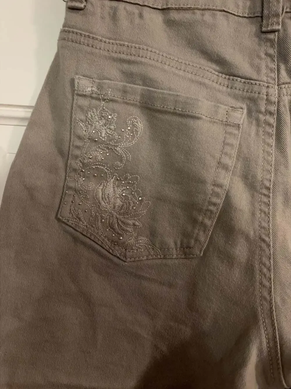 Gloria Vanderbilt Women's Size 6 Tan Embroidered Embellished Denim Shorts
